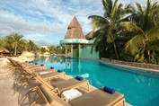 Vista de la piscina del hotel