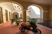 Vista de los pasillos interiores del hotel