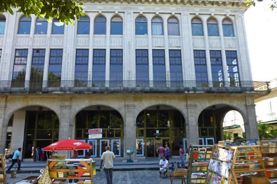 Fachada del Museo de Historia Natural