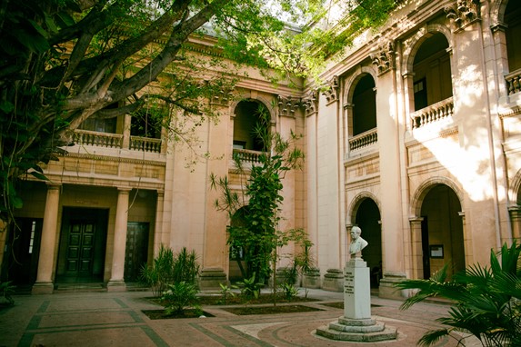 Interior de la Universidad 