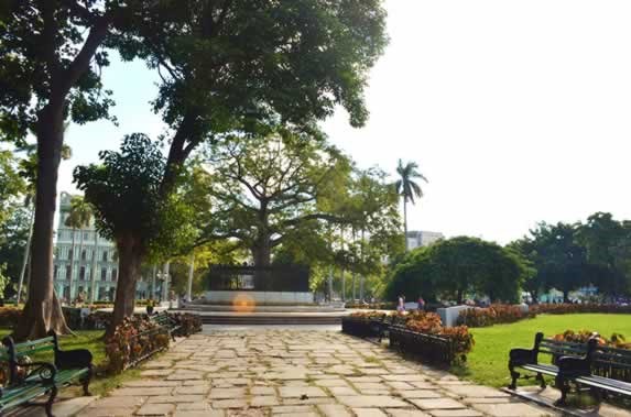 Bancos en el Parque de la Fraternidad