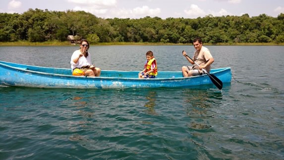 Paseo en canoa por el lago de la reserva