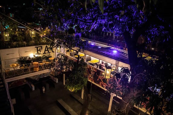 Terraza en el interior de la FAC