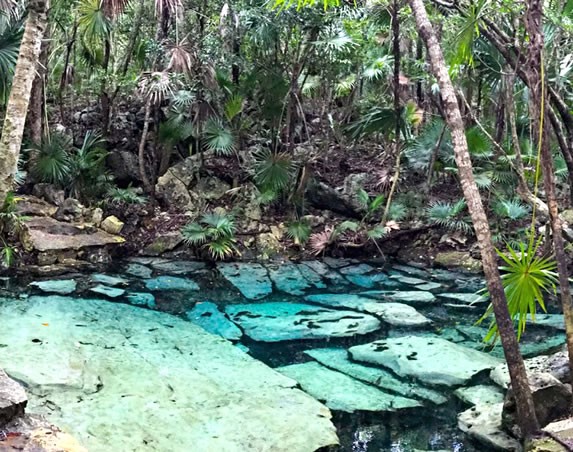 Piedras del Cenote Azul