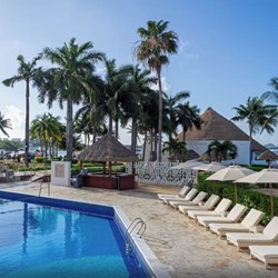 Piscina del hotel Sunset Marina Resort 