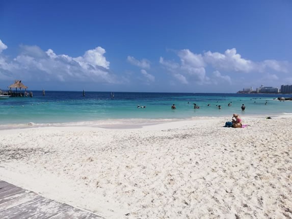 Playa Tortugas, Cancun - vista desde la arena