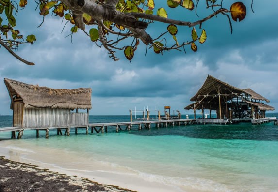 Playa Tortugas, Cancun - Wooden beacj dock