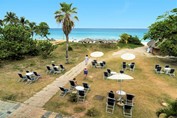 Vista aérea de la playa del hotel