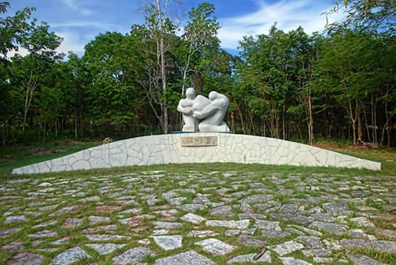 Sculpture in the Revolution Square, Holguin