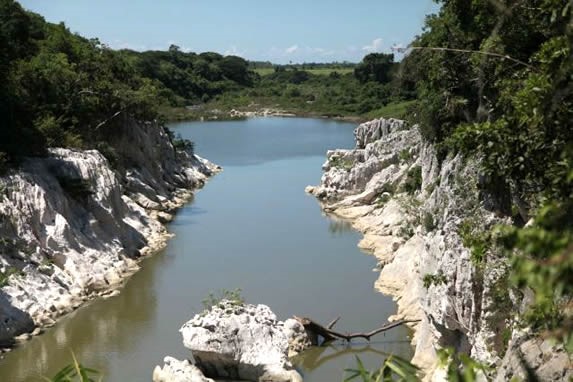 Lake view in the Sierra Las Damas