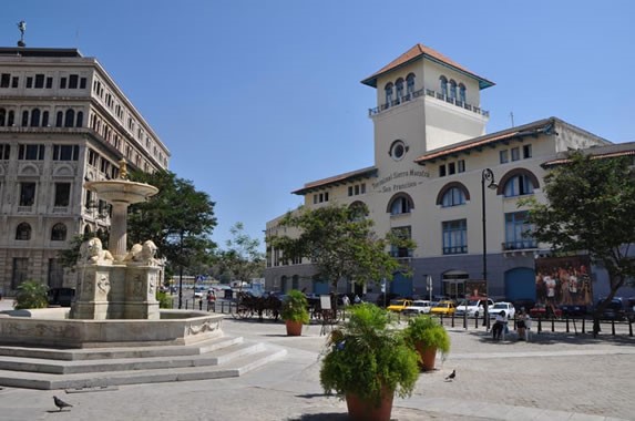 Vista de la terminal Sierra Maestra desde la plaza