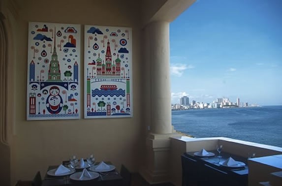 Vista al malecón desde la terraza del restaurante 