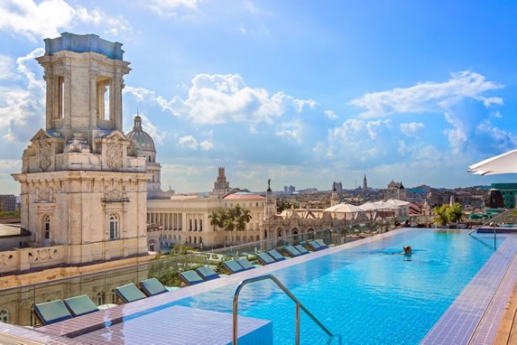 Pool of the Manzana hotel in Old Havana