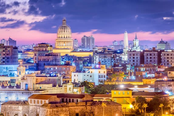 Vista nocturna de la ciudad