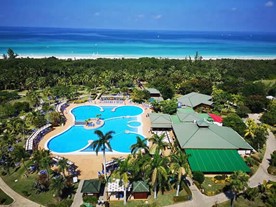 Vista aérea de la piscina del hotel Blau Varadero
