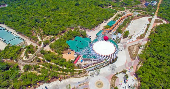Vista aérea del parque Xenses en Riviera Maya