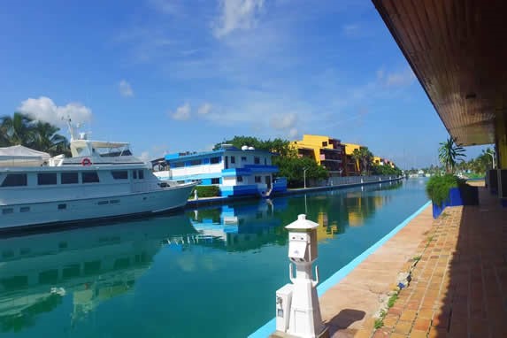 View water attractions at Marina Hemingway