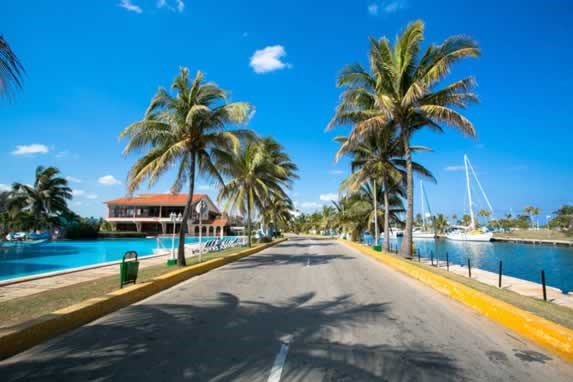 Vista de las calles en el interior de la marina