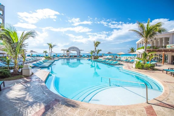 View of the Panama Jack Resort hotel pool