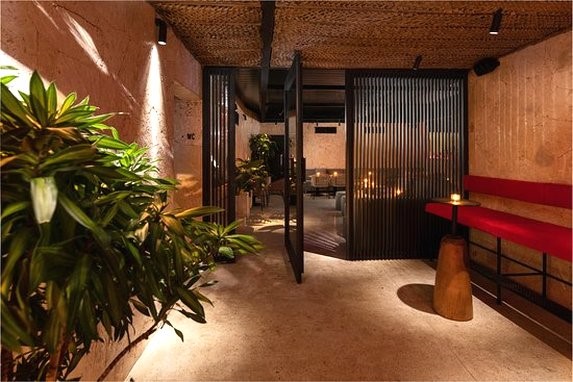 Yopo Tiki Bar Picture 1