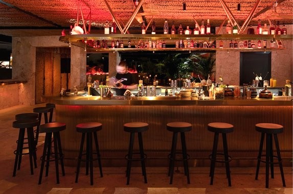 Yopo Tiki Bar Picture 2