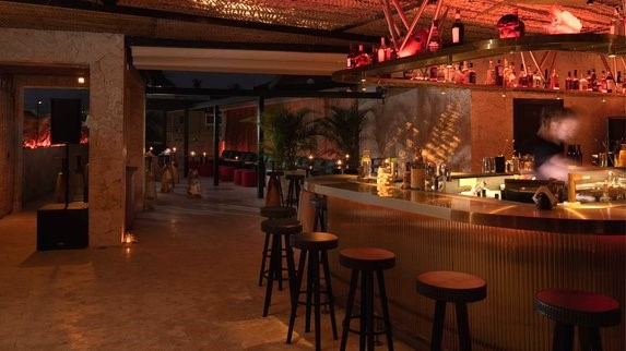 Yopo Tiki Bar Picture 3