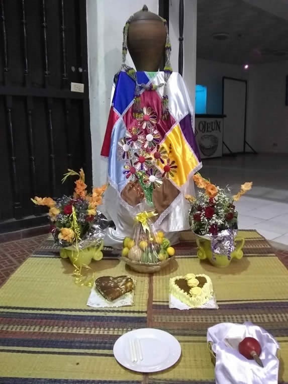 Altar en el museo Orishas , Habana Vieja