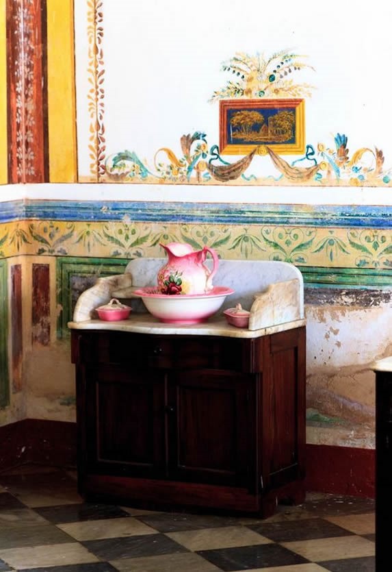 Mueble de baño antiguo