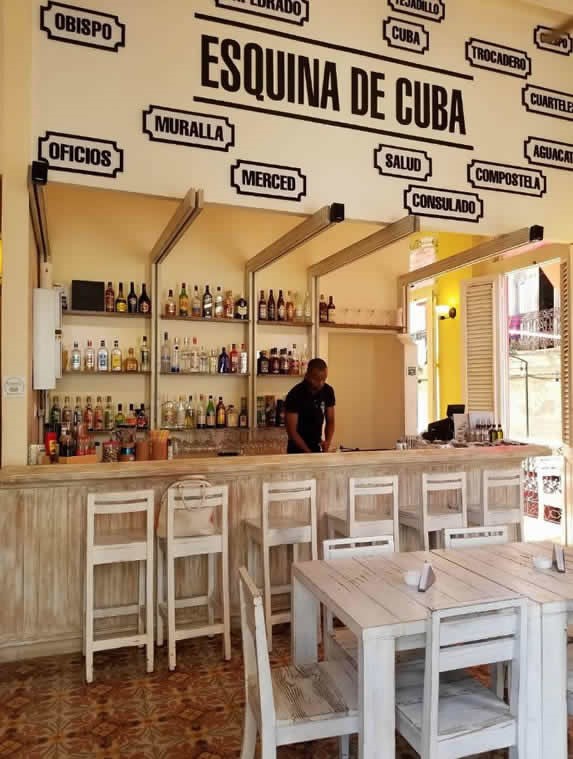 View of the bar of the Esquina de Cuba restaurant
