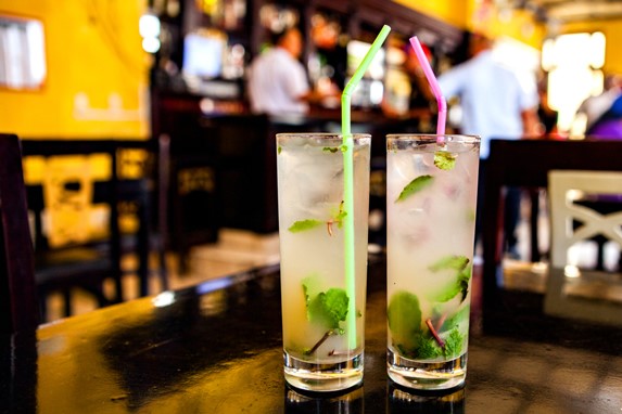 Bebidas servidas en el bar La Floridita