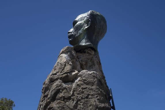 bust of José Martí under the blue sky