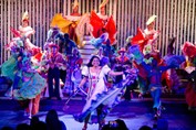 Interior del cabaret Parisien en La Habana