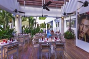 Cafetería al aire libre en el hotel