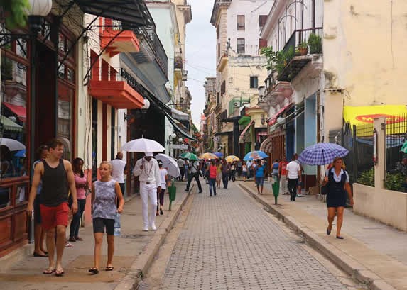 Vista de la calle Obispo en La Habana