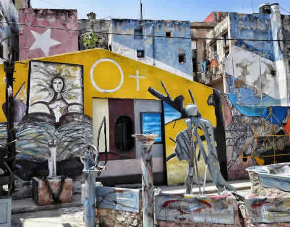 Art in the streets of Callejón de Hamel