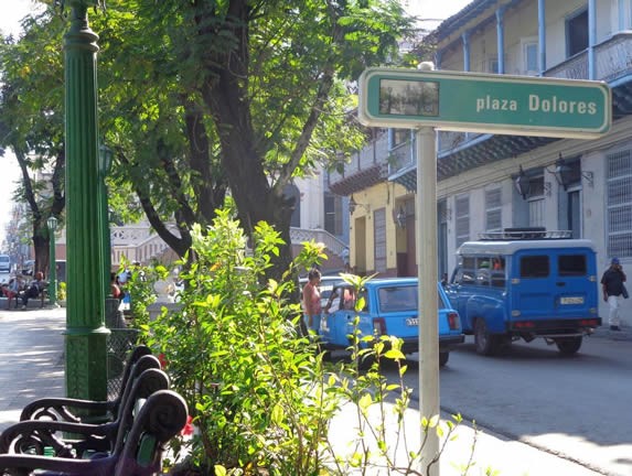 cartel con el nombre de la plaza 