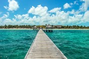 Muelle en la playa de Cayo Guillermo