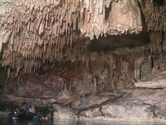 Interior del cenote Chac Mool