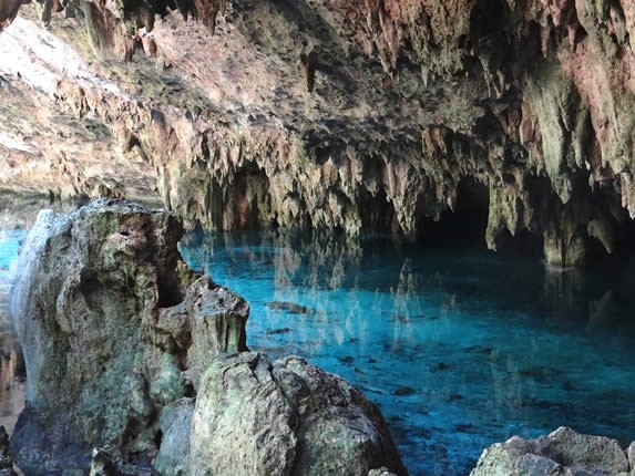 Cueva en el Cenote Sac Actun