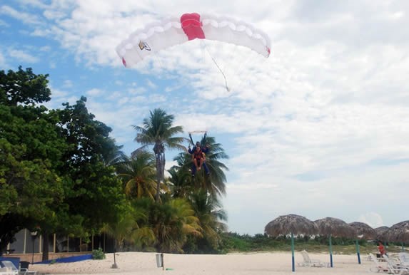 Centro de Paracaidismo Internacional de Varadero Imagen 0