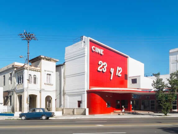 Cine 23 y 12 en el Vedado