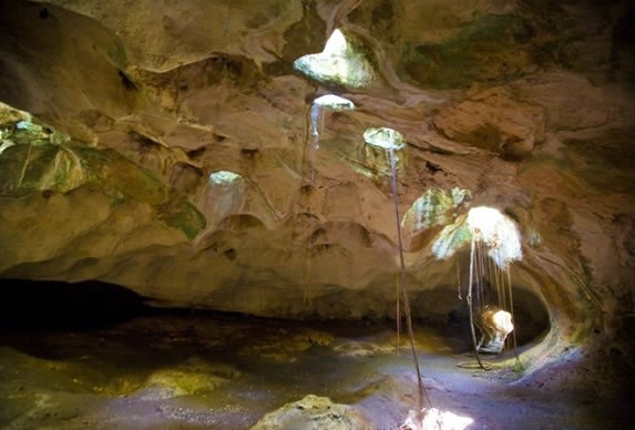 Vista del interior de la cueva Ambrosio
