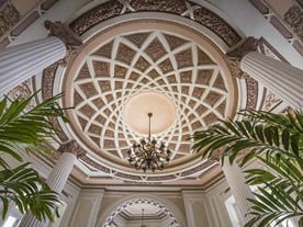 Cúpula en el lobby del hotel