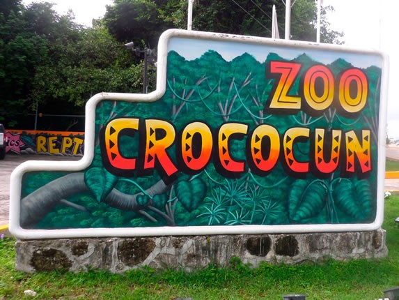 Cartel de bienvenida al Zoo Crococun 