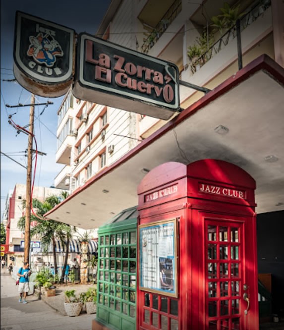 Entrance to La Zorra y el Cuervo bar