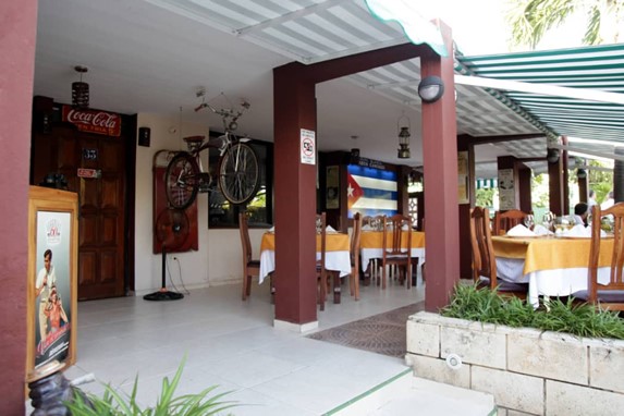 entrance to Varadero 60 restaurant