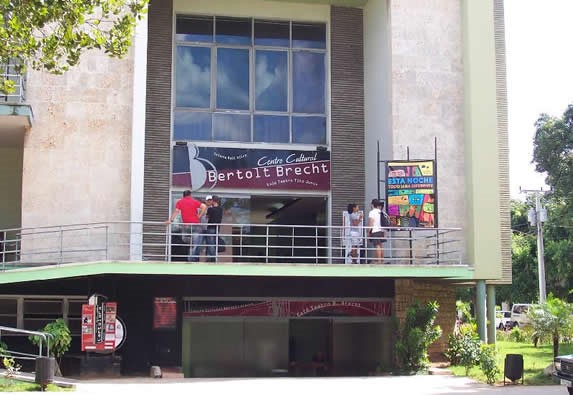 Entrada del centro cultural Bertolt Brecht 