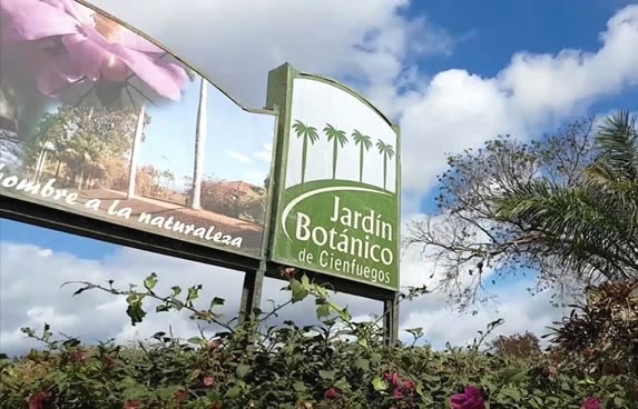 Cartel del jardin botánico de Cienfuegos