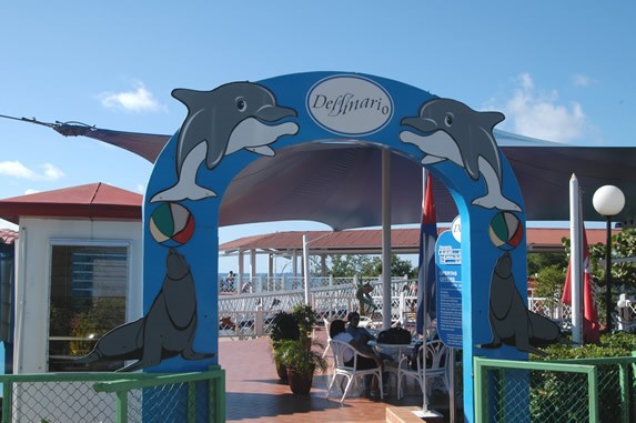 ticket office at the entrance to the dolphinarium