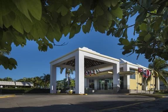 Entrance to the Palma Real hotel